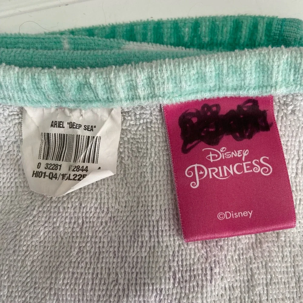 Lot of Disney Hannah Montana & Princess Ariel Deep Sea Beach Towels PreOwned - Picture 11 of 11